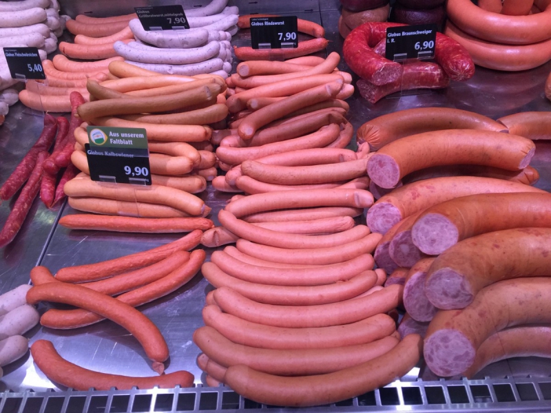 charcuterie-PIGNANS-min_sausages_meat_butchery-1069321